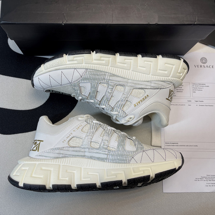 vers sneakers