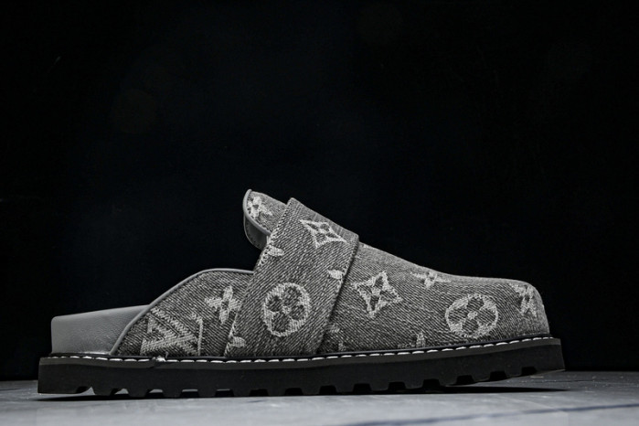 LV SANDALS