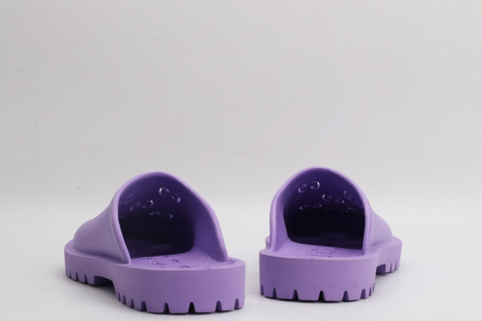 G*u*i sandals